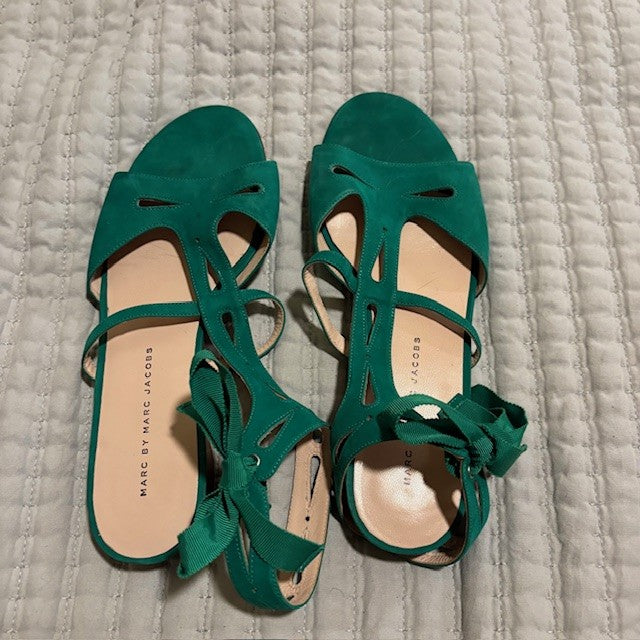 Marc by Marc Jacobs Green Suede Strappy Sandals – Bow Tie Flats – Size 38 (US 7.5–8)