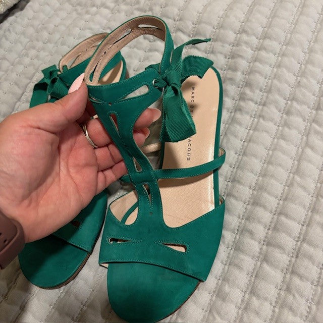 Marc by Marc Jacobs Green Suede Strappy Sandals – Bow Tie Flats – Size 38 (US 7.5–8)