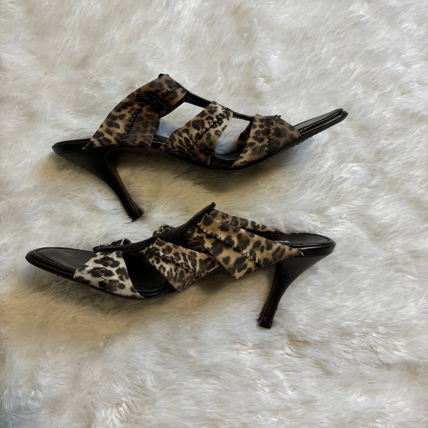 Donald J Pliner Women’s Leopard Print Peep Toe Heeled Sandals – Size 8.5 Narrow