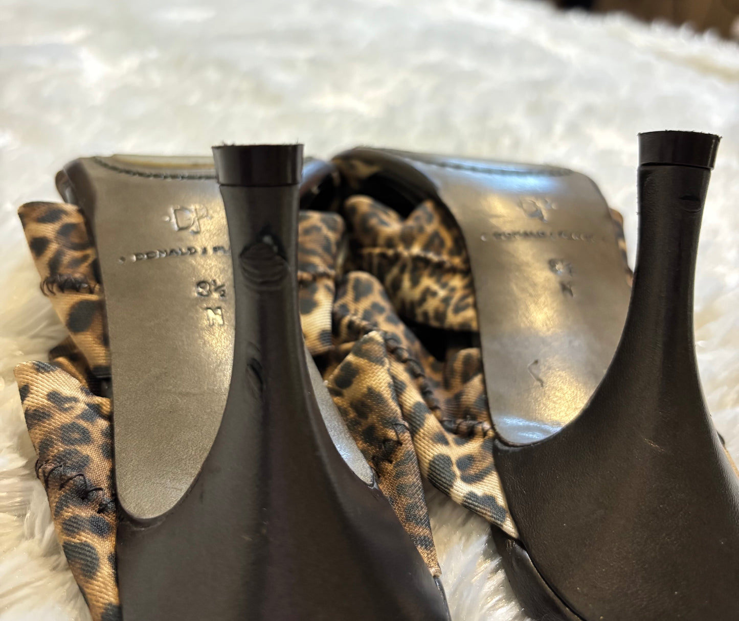Donald J Pliner Women’s Leopard Print Peep Toe Heeled Sandals – Size 8.5 Narrow