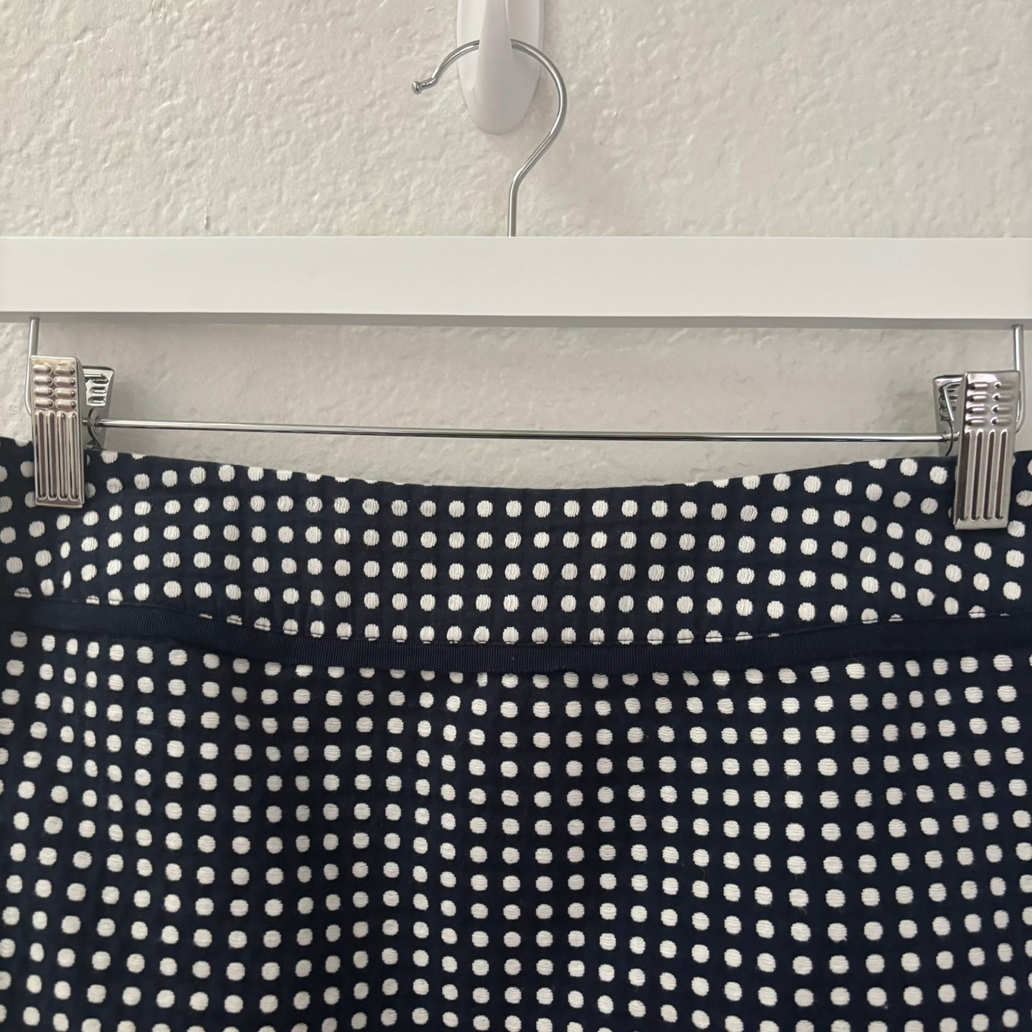 Vineyard Vines Navy & White Polka Dot Skirt – Size 4